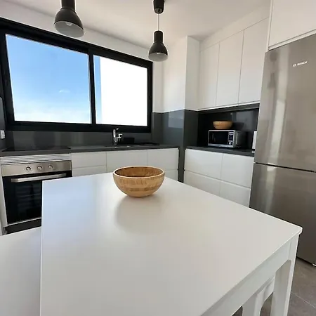 With Views In * לאחארס