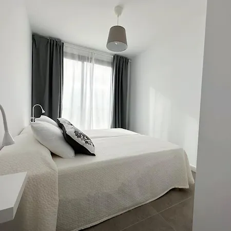 With Views In וילה